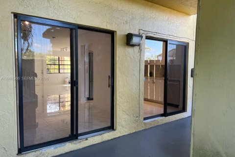 Townhouse in Miami, Florida 4 bedrooms, 136.19 sq.m. № 2065180 - photo 25