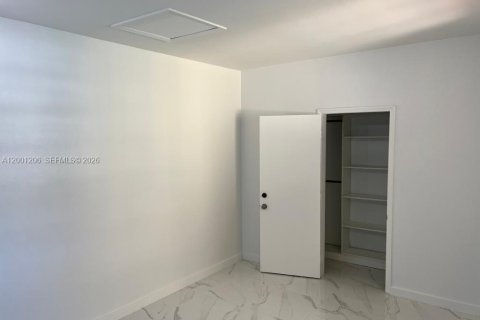 Townhouse in Miami, Florida 4 bedrooms, 136.19 sq.m. № 2065180 - photo 23