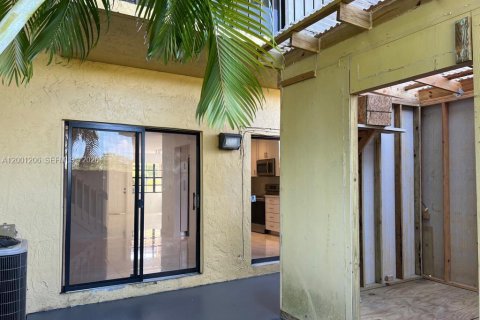Townhouse in Miami, Florida 4 bedrooms, 136.19 sq.m. № 2065180 - photo 14