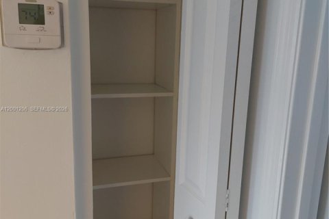 Townhouse in Miami, Florida 4 bedrooms, 136.19 sq.m. № 2065180 - photo 16