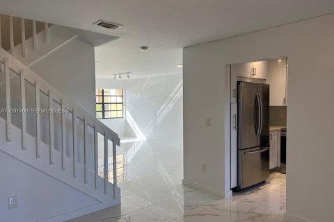 Townhouse in Miami, Florida 4 bedrooms, 136.19 sq.m. № 2065180 - photo 8