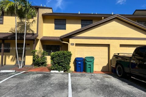 Townhouse in Miami, Florida 4 bedrooms, 136.19 sq.m. № 2065180