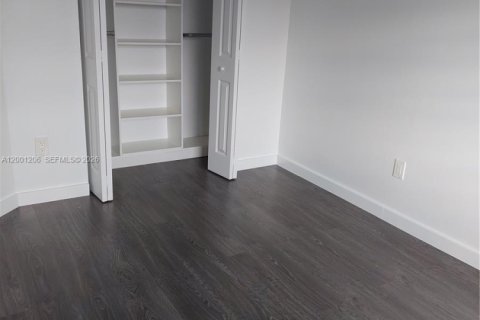 Townhouse in Miami, Florida 4 bedrooms, 136.19 sq.m. № 2065180 - photo 17