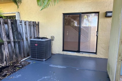 Townhouse in Miami, Florida 4 bedrooms, 136.19 sq.m. № 2065180 - photo 27