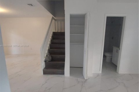 Townhouse in Miami, Florida 4 bedrooms, 136.19 sq.m. № 2065180 - photo 19