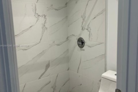 Townhouse in Miami, Florida 4 bedrooms, 136.19 sq.m. № 2065180 - photo 20