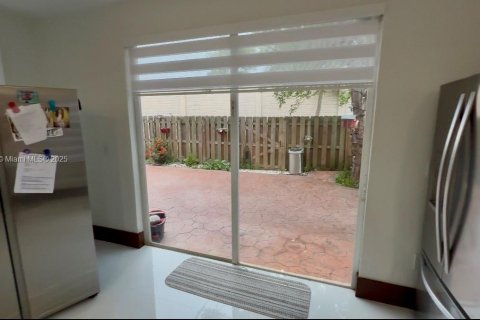 House in Homestead, Florida 4 bedrooms, 170.66 sq.m. № 1881976 - photo 9