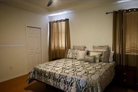 House in Homestead, Florida 4 bedrooms, 170.66 sq.m. № 1881976 - photo 12