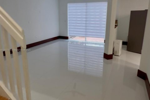 House in Homestead, Florida 4 bedrooms, 170.66 sq.m. № 1881976 - photo 7