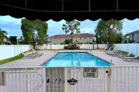 House in Homestead, Florida 4 bedrooms, 170.66 sq.m. № 1881976 - photo 17
