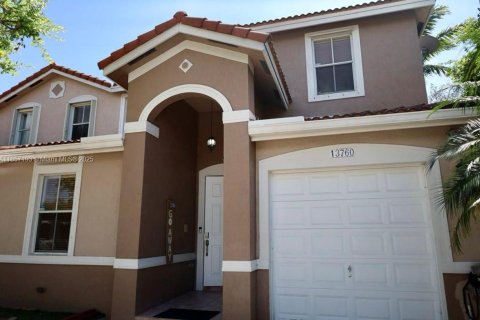 House in Homestead, Florida 4 bedrooms, 170.66 sq.m. № 1881976 - photo 2