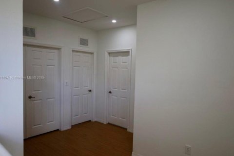 House in Homestead, Florida 4 bedrooms, 170.66 sq.m. № 1881976 - photo 10