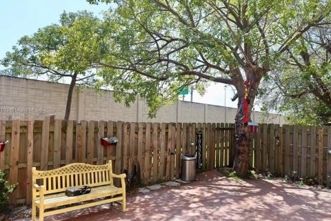 House in Homestead, Florida 4 bedrooms, 170.66 sq.m. № 1881976 - photo 15