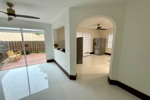 House in Homestead, Florida 4 bedrooms, 170.66 sq.m. № 1881976 - photo 5