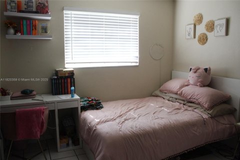 Villa ou maison à vendre à Hialeah, Floride: 4 chambres, 173.82 m2 № 1989898 - photo 2