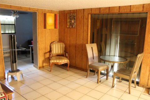Villa ou maison à vendre à Hialeah, Floride: 4 chambres, 173.82 m2 № 1989898 - photo 10