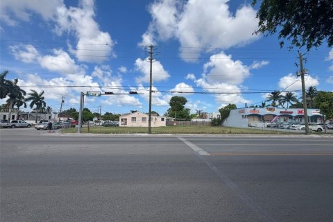 Commercial property in Miami, Florida № 2086824