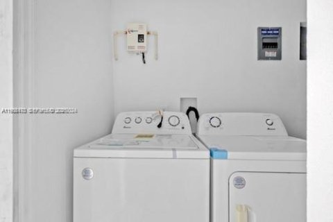 House in Homestead, Florida 3 bedrooms, 104.05 sq.m. № 2009980 - photo 17