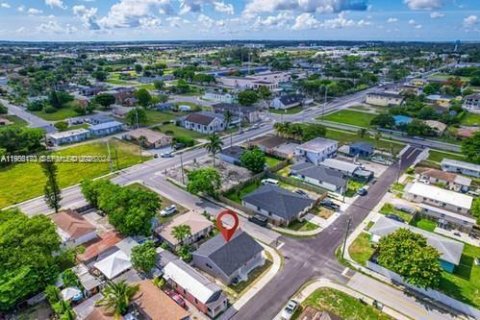 House in Homestead, Florida 3 bedrooms, 104.05 sq.m. № 2009980 - photo 2