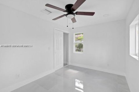House in Homestead, Florida 3 bedrooms, 104.05 sq.m. № 2009980 - photo 9