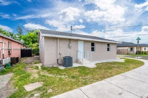 House in Homestead, Florida 3 bedrooms, 104.05 sq.m. № 2009980 - photo 19