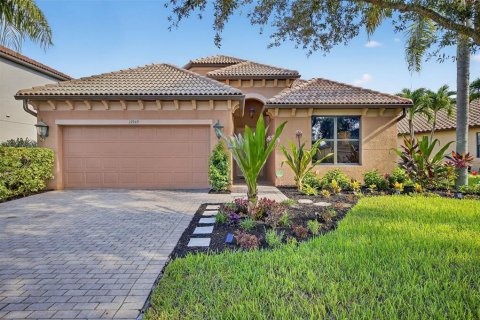Casa en venta en Fort Myers, Florida, 3 dormitorios, 218.32 m2 № 1919059 - foto 1