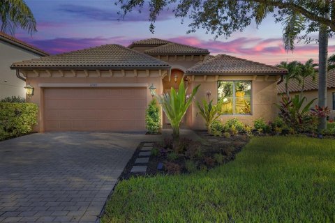 Casa en venta en Fort Myers, Florida, 3 dormitorios, 218.32 m2 № 1919059 - foto 2