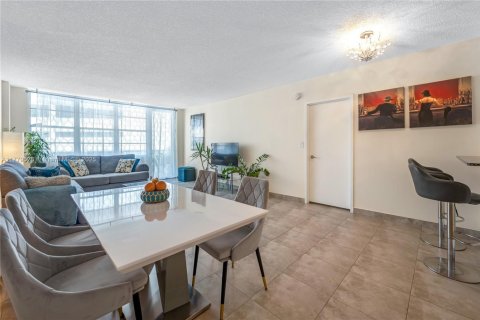 Condo in Hollywood, Florida, 1 bedroom  № 1623142 - photo 6