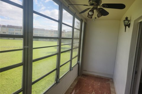Condo in Sunrise, Florida, 1 bedroom № 2080523 - photo 13