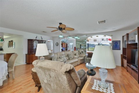 Condo in Sun City Center, Florida, 2 bedrooms № 2227712 - photo 3