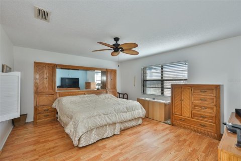 Condo in Sun City Center, Florida, 2 bedrooms № 2227712 - photo 17