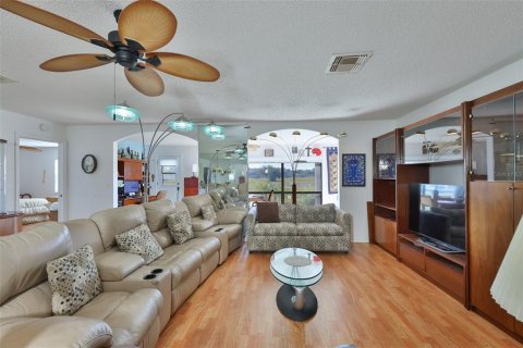 Condo in Sun City Center, Florida, 2 bedrooms № 2227712 - photo 5