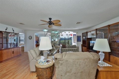 Condo in Sun City Center, Florida, 2 bedrooms № 2227712 - photo 4