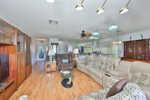 Condo in Sun City Center, Florida, 2 bedrooms № 2227712 - photo 14