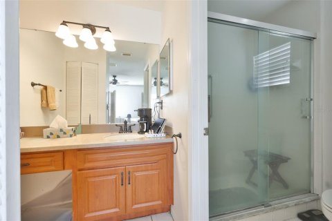 Condo in Sun City Center, Florida, 2 bedrooms № 2227712 - photo 20