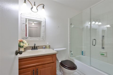 Condo in Sun City Center, Florida, 2 bedrooms № 2227712 - photo 21