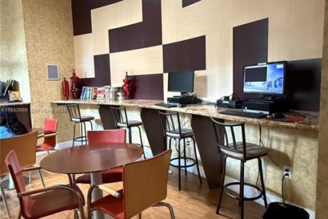 Condominio en venta en Hollywood, Florida, 1 dormitorio, 64.57 m2 № 1991588 - foto 24