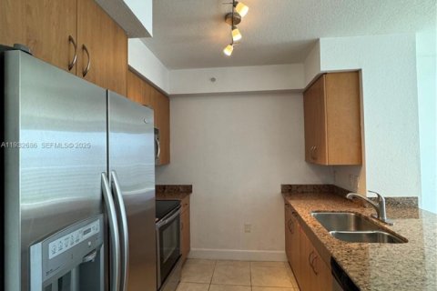 Condominio en venta en Hollywood, Florida, 1 dormitorio, 64.57 m2 № 1991588 - foto 2