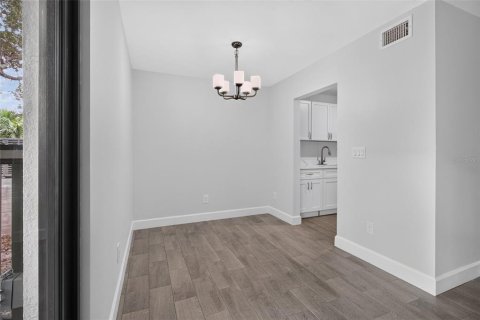 Condo in Saint Petersburg, Florida, 2 bedrooms  № 2403700 - photo 7