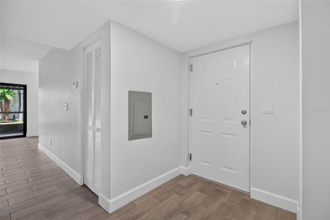 Condo in Saint Petersburg, Florida, 2 bedrooms  № 2403700 - photo 3