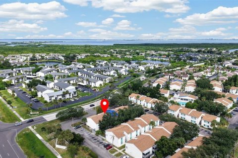 Condo in Saint Petersburg, Florida, 2 bedrooms  № 2403700 - photo 22