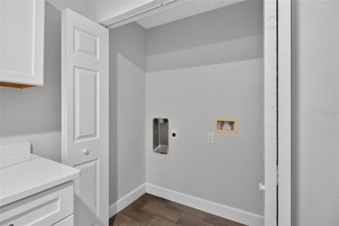 Condo in Saint Petersburg, Florida, 2 bedrooms  № 2403700 - photo 11