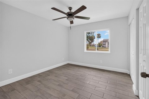 Condo in Saint Petersburg, Florida, 2 bedrooms  № 2403700 - photo 13
