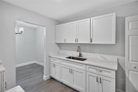 Condo in Saint Petersburg, Florida, 2 bedrooms  № 2403700 - photo 10