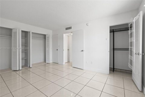 Купить кондоминиум в Дорал, Флорида 1 спальня, 72.46м2, № 1807113 - фото 24