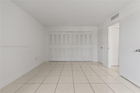 Купить кондоминиум в Дорал, Флорида 1 спальня, 72.46м2, № 1807113 - фото 25