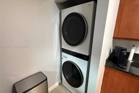 Снять в аренду кондоминиум в Майами, Флорида 1 спальня, 76.92м2, № 2003880 - фото 15