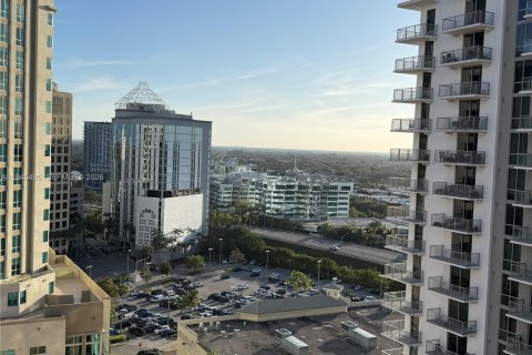 Снять в аренду кондоминиум в Майами, Флорида 1 спальня, 76.92м2, № 2003880 - фото 3