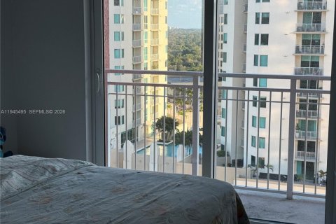 Снять в аренду кондоминиум в Майами, Флорида 1 спальня, 76.92м2, № 2003880 - фото 8