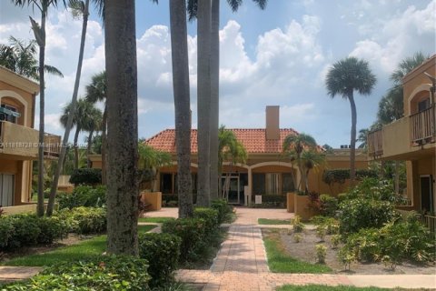 Купить кондоминиум в Хайалиа, Флорида 2 спальни, 135.45м2, № 1958460 - фото 28